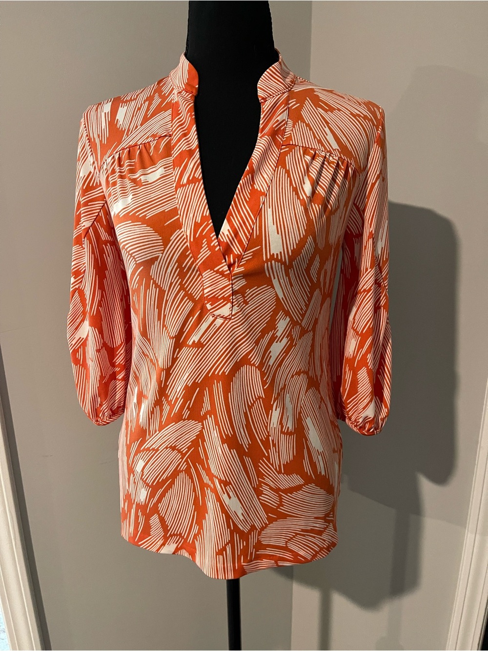 Banana Republic Orange & White Abstract V-Neck Blouse